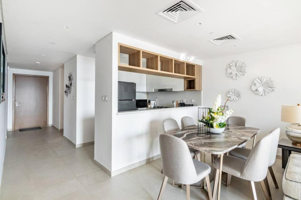 Luxurious 3br With Stunning Burj Khalifa Views 2808 * Dubai